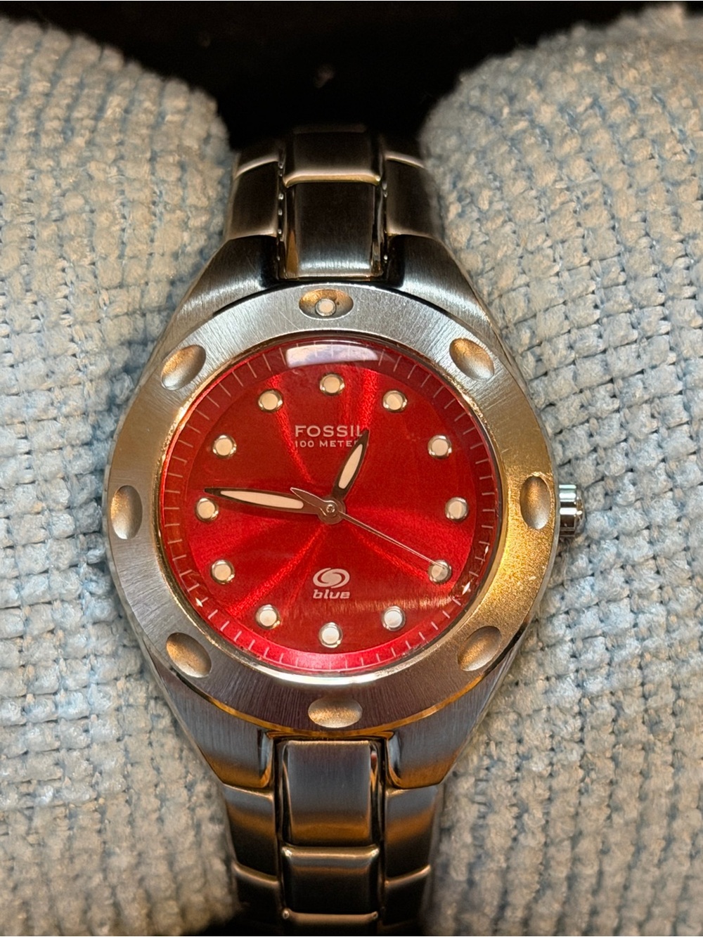 Vintage Ladies Fossil Blue AM-3340 Watch Red Sunburst Dial Stainless Steel 30mm.